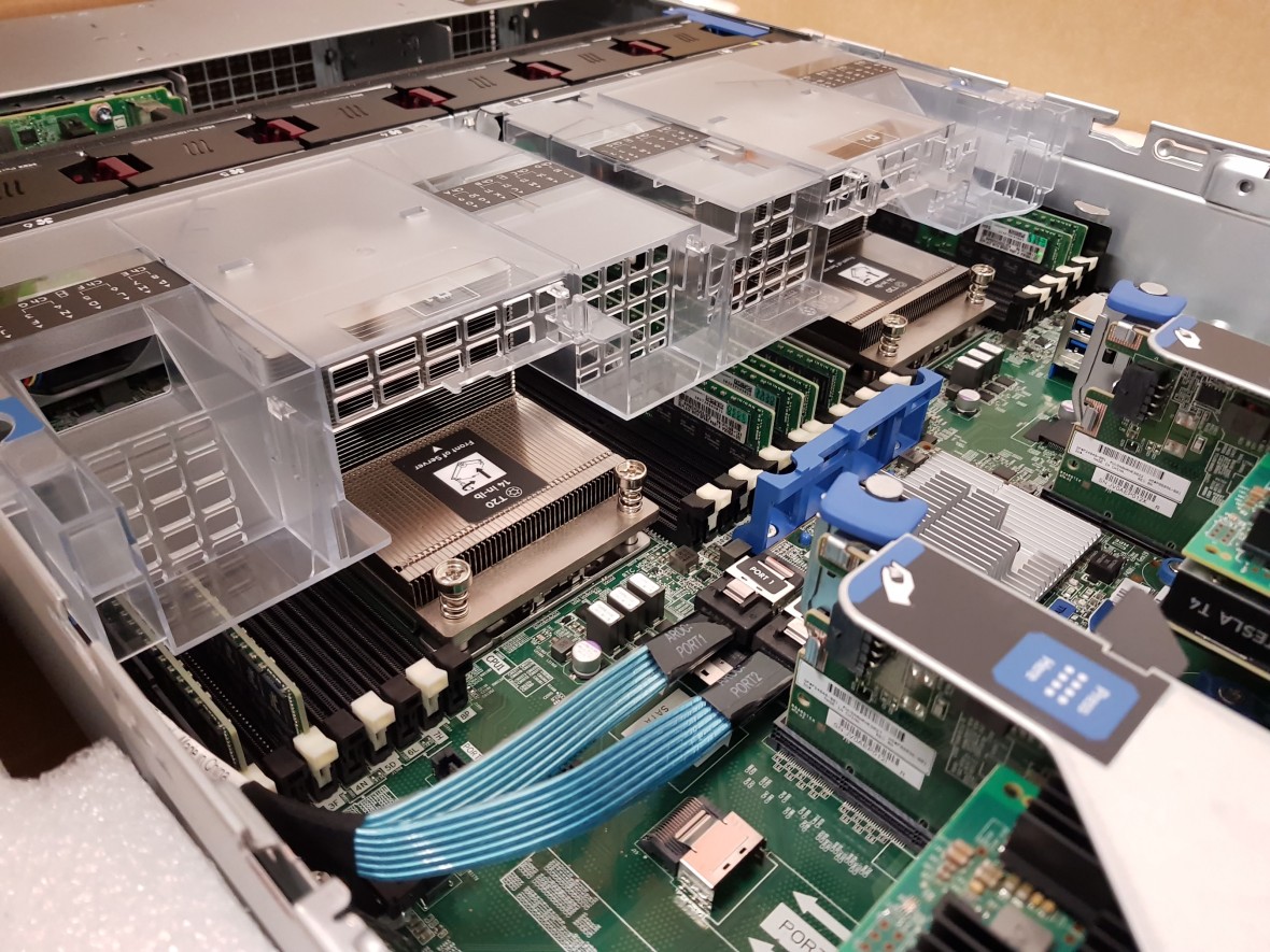 Foto: Ein Blick auf den Arbeitsspeicher und CPU eines Servers des Worker-Clusters